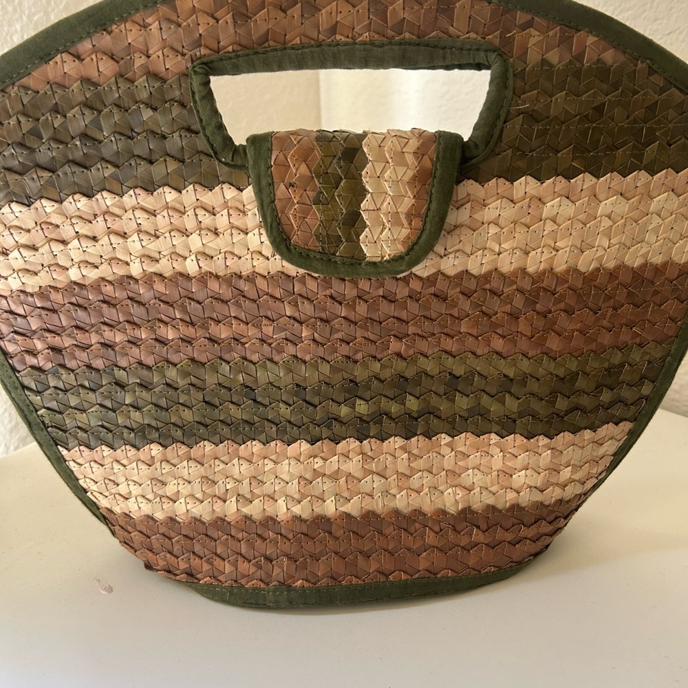 Stylish Woven Handbag - Green and Brown